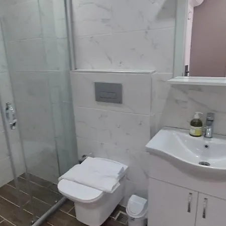 Koepruebasi Aile アパート *