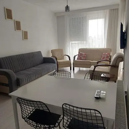 아파트 Koepruebasi Aile